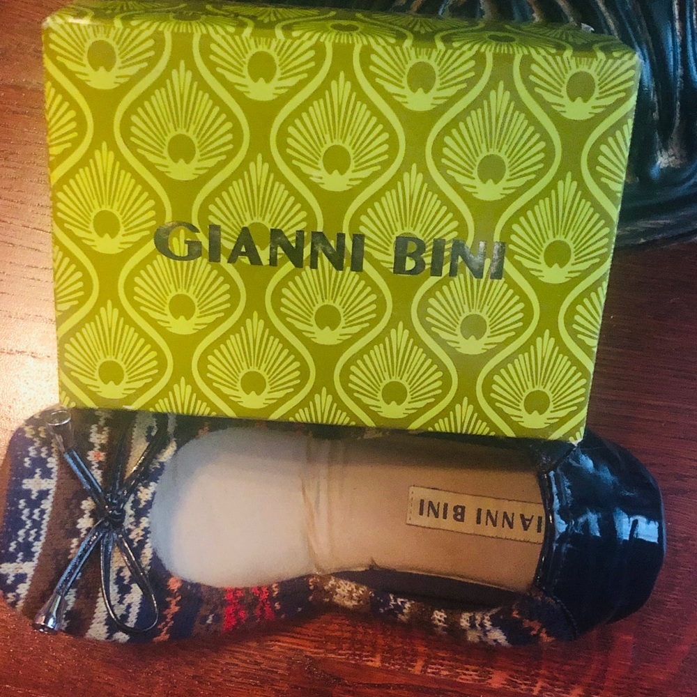 Gianni Bini flannel ballet flats